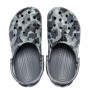 Zuecos Crocs Classic Printed Camo Clog Gris Adultos