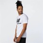 Camiseta de Manga Corta Hombre New Balance Essentials Stacked Blanco