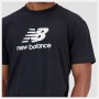 Camiseta de Manga Corta Hombre New Balance Essentials Stacked Logo Negro