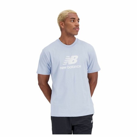 Camiseta de Manga Corta Hombre New Balance Essentials Stacked Logo Azul claro