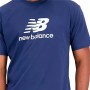 Camiseta de Manga Corta Hombre New Balance Essentials Stacked Logo Azul